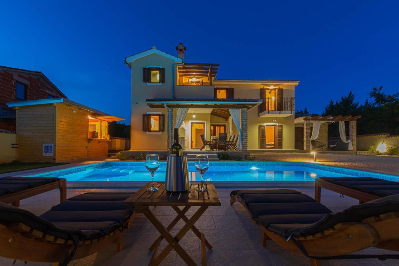 Villa David - Luxurious Secluded Villa With A Heated Pool Butkovici  Exterior photo