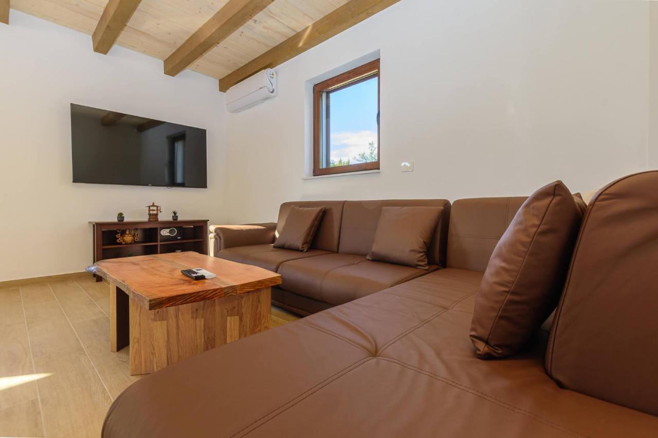 Villa David - Luxurious Secluded Villa With A Heated Pool Butkovici  Exterior photo